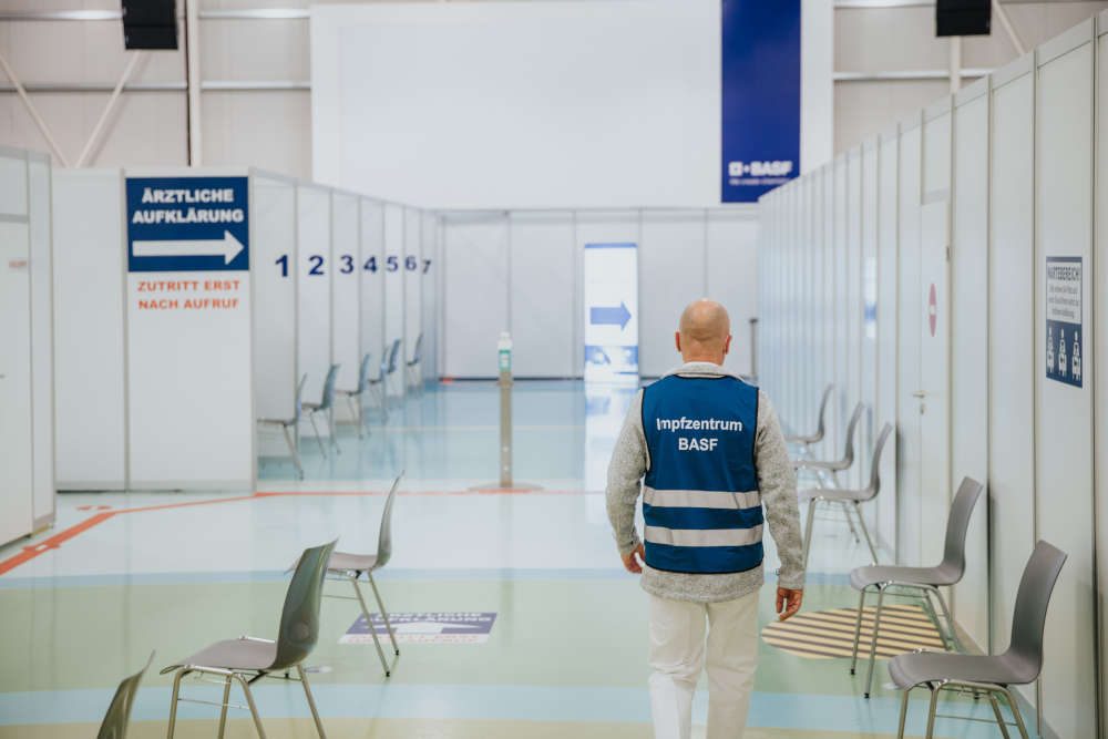 Das Corona-Impfzentrum wird von einem interdisziplinären Team aus verschiedenen Abteilungen der BASF unter Koordination des Corporate Health Managements betrieben. (Foto: BASF SE)