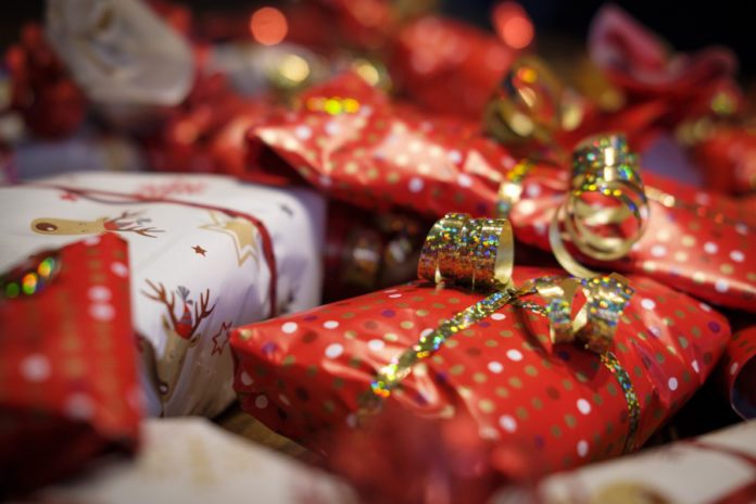 Symbolbild, Weihnachtsgeschenke © Bruno, Germany on Pixabay