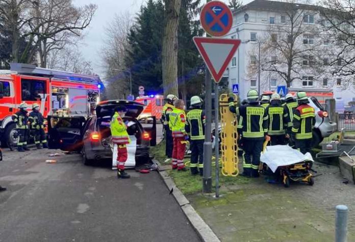 Verkehrsunfall in der Schuetzenstrasse_© P-Klemm_BF-Wiesbaden