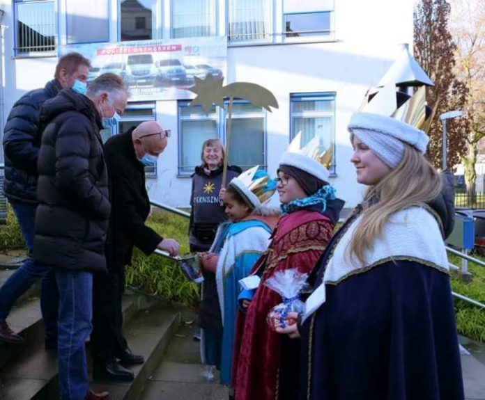 Sternsinger_Übergabe-Spende