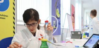 Jede Menge Forscherspaß in den Ferien bietet das kostenfreie Ferienprogramm der BASF Kids’ Labs für Kinder von 8 bis 12 Jahren. (Foto: BASF SE)