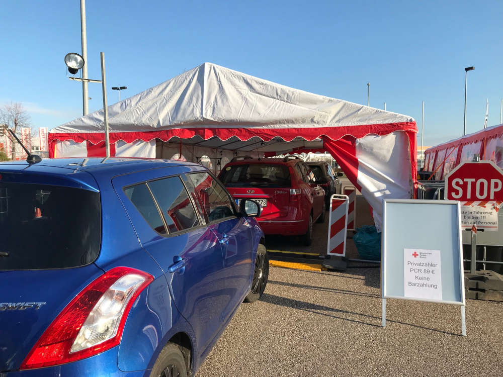 PKW in der drive-in-Teststelle (Foto: Stadtverwaltung Neustadt)