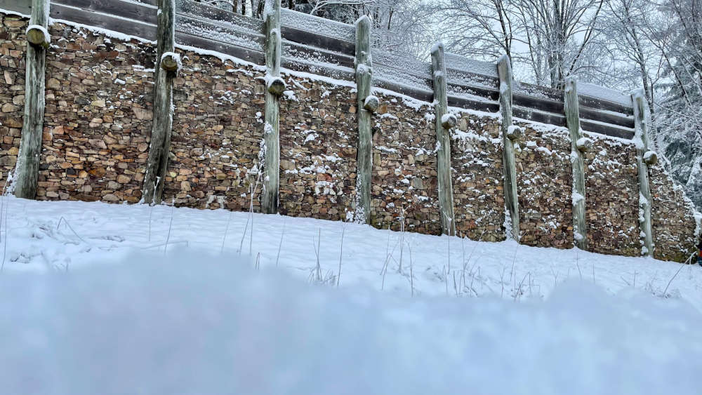 Schnee am Donnersberg - Keltenmauer (Foto: Kreisverwaltung Donnersbergkreis)