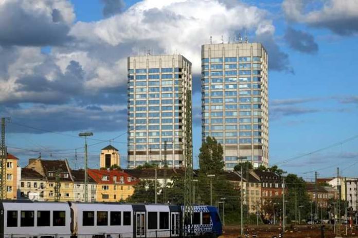 Symbolbild, Mainz Bahnhof, Zwillingstürme © Holger Schue on Pixabay