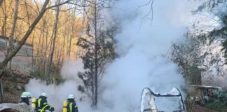 Löscharbeiten (Foto: Feuerwehr VG Lambrecht)