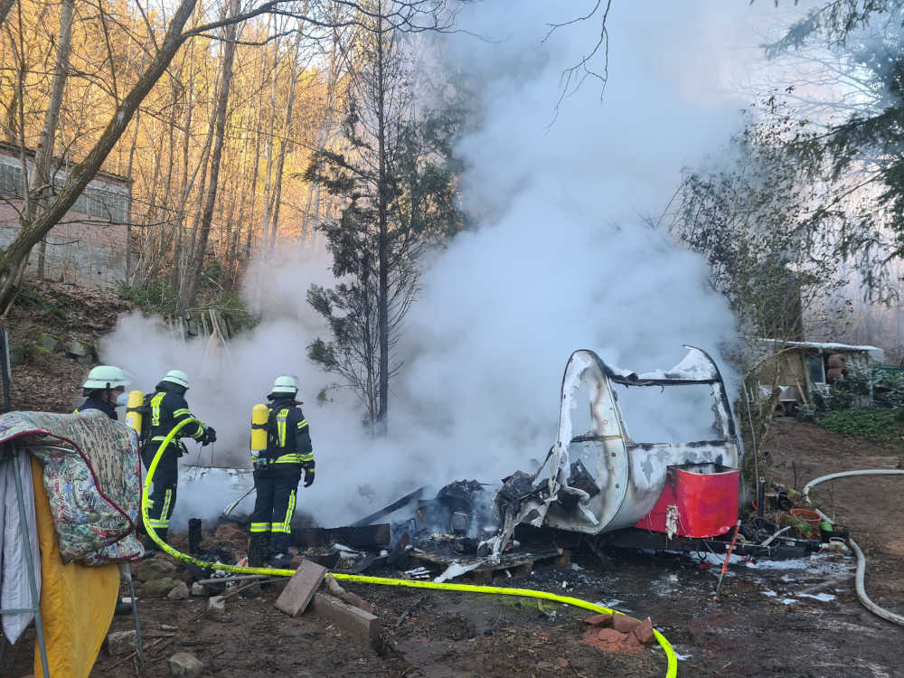 Löscharbeiten (Foto: Feuerwehr VG Lambrecht)