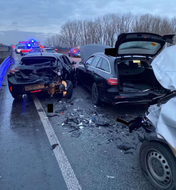 Verkehrsunfall auf der BAB 6 (Foto: Polizei RLP)