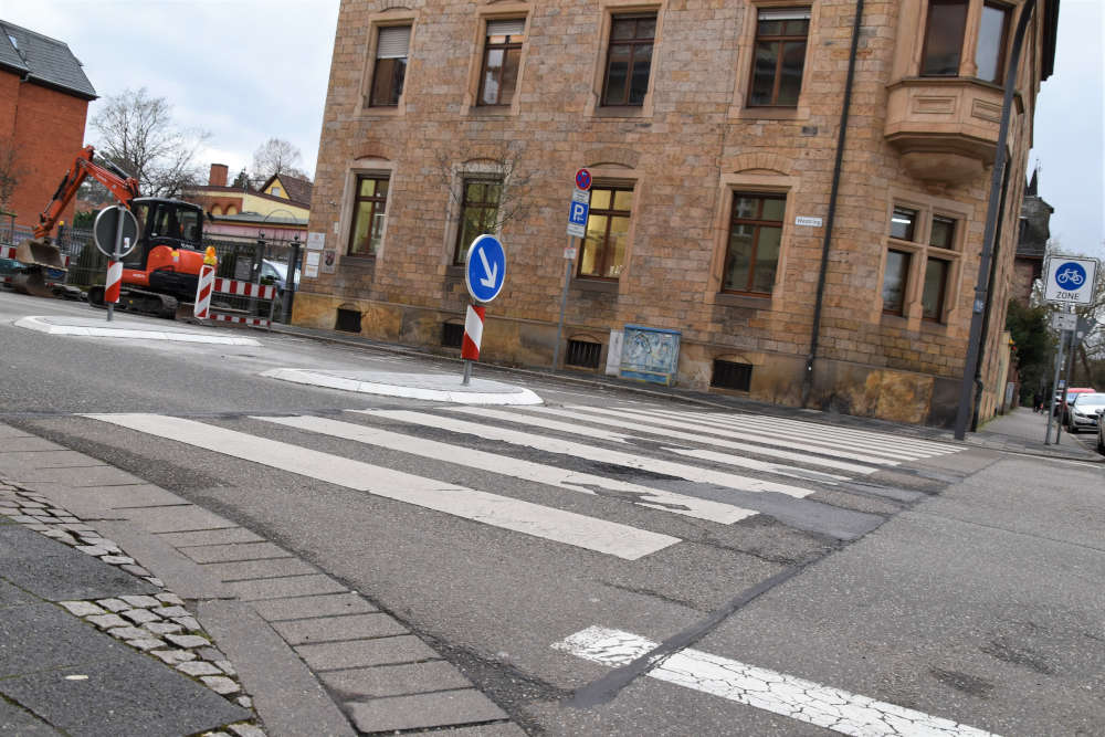 Die Stadt Landau baut aktuell den Überweg für Fußgängerinnen und Fußgänger im Westring nahe der Kreuzung zur Pestalozzistraße um. (Quelle: Stadt Landau)