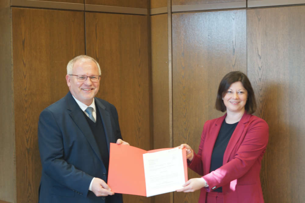 Staatssekretärin Nicole Steingaß und Landrat Hans-Ulrich Ihlenfeld (Foto: Kreisverwaltung Bad Dürkheim)