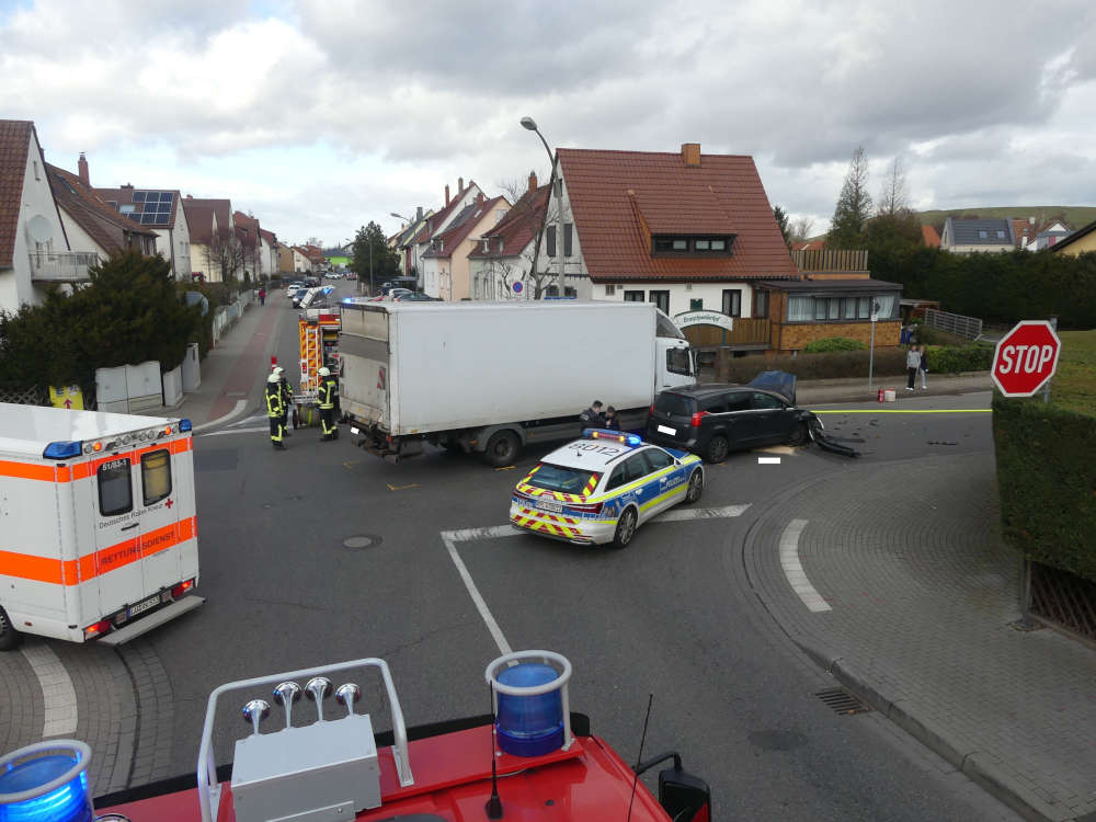 Verkehrsunfall in der Branchweilerhofstraße (Foto: Feuerwehr Neustadt)