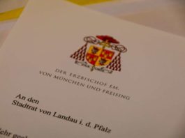 In einem Schreiben hat Kardinal Friedrich Wetter, früherer Erzbischof von München und Freising, jetzt seinen Verzicht auf die Ehrenbürgerwürde der Stadt Landau erklärt. (Quelle: Stadt Landau)