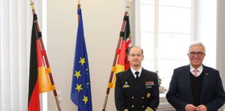 Fregattenkapitän Stefan Rappelt zu Besuch bei Innenminister Roger Lewentz in Mainz. (Foto: MdI RLP)