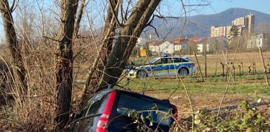 Verunfalltes Fahrzeug (Foto: Polizei RLP)