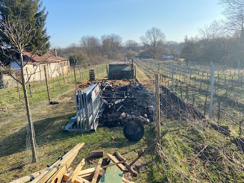 Der ausgebrannte Wohnwagen (Foto: Polizei RLP)