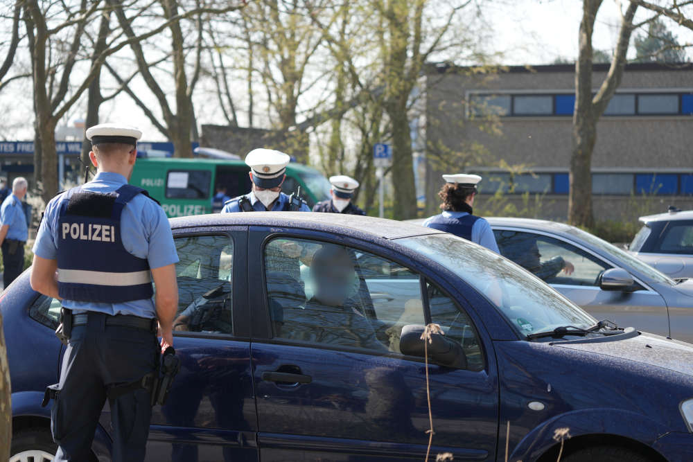 Verkehrskontrolle am Willersinnfreibad (Foto: Holger Knecht)