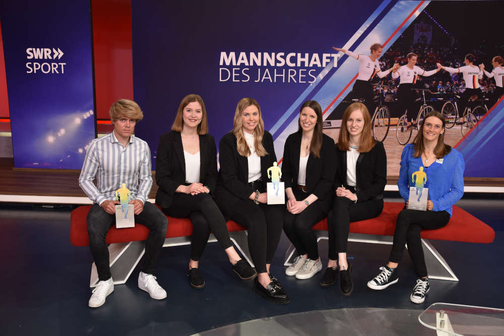 Die Besten der Besten im SWR-Studio (v.l.): Jason Osborne (Sportler des Jahres), Annika Furch, Sabrina Born, Nora Erbenich, Hannah Rohrwick (Mannschaft des Jahres) und Ricarda Funk (Sportlerin des Jahres). (Foto: LSB)