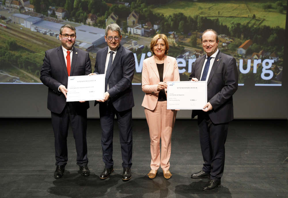 v.l.: Oberbürgermeister Marc Weigel, Jean Rottner (Präsident Regionalrat Region Grand Est), Ministerpräsidentin Malu Dreyer, Bürgermeister Claude Sturni (Hagenau). (Foto: Staatskanzlei RLP / Reiner Voss)