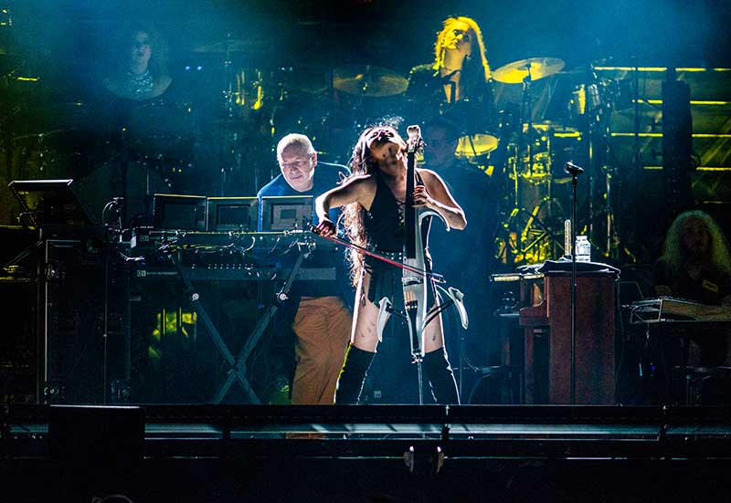 Hans Zimmer mit seiner gigantische Live Show in Mannheim (Foto: Helmut Dell)