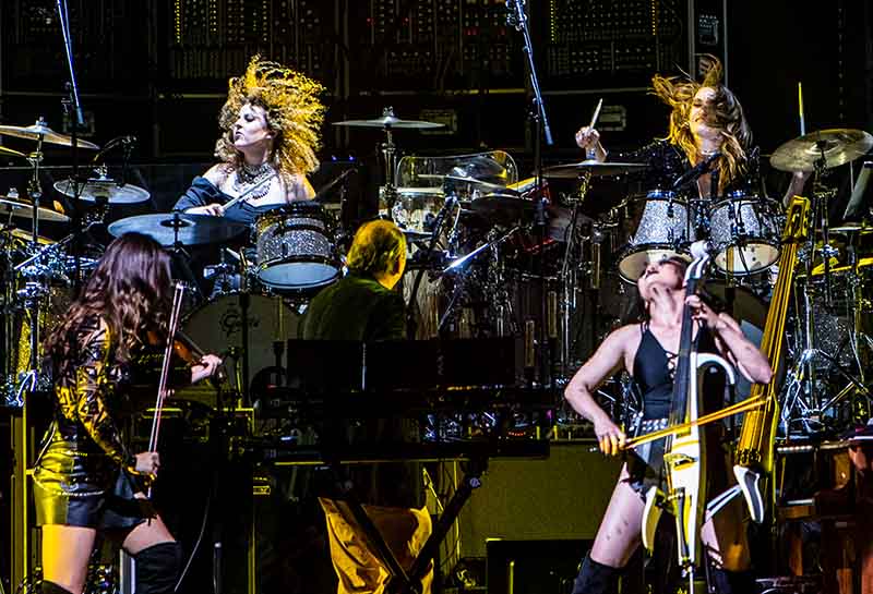 Hans Zimmer mit seiner gigantische Live Show in Mannheim (Foto: Helmut Dell)