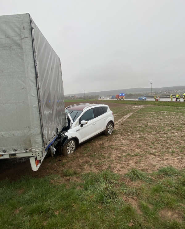 Kollission im Feld (Foto: Polizei RLP)