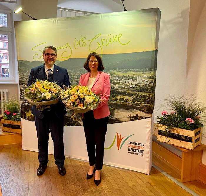 Oberbürgermeister Marc Weigel und Wirtschaftsministerin Daniela Schmitt (Foto: Stadtverwaltung Neustadt)