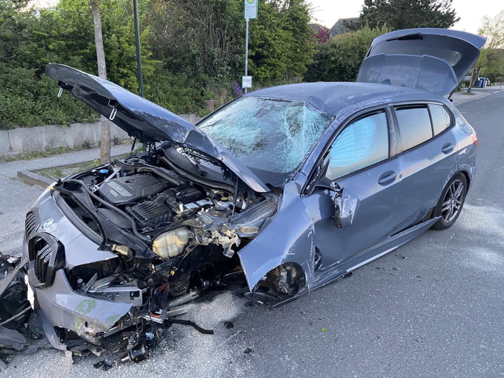 Das verunfallte Fahrzeug (Foto: Polizei RLP)