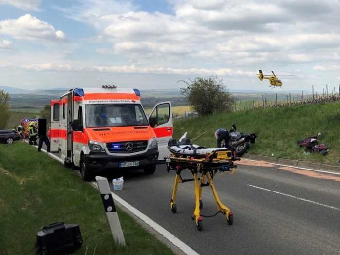 Schwerstverletzter Motorradfahrer nach Unfall