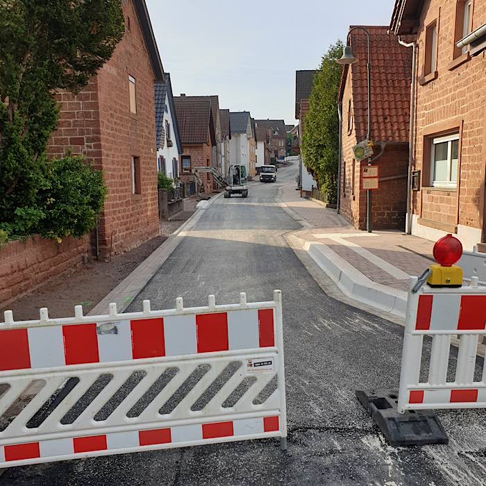 Untere Hauptstraße in Esthal (Foto: Gernot Kuhn)