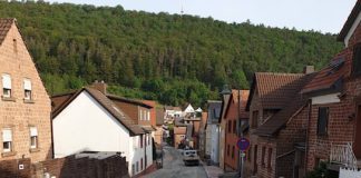 Untere Hauptstraße in Esthal (Foto: Gernot Kuhn)