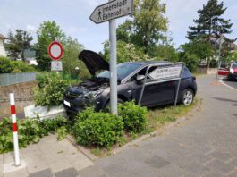 Verkehrsunfall in der Pfalzgrafenstraße (Foto: Feuerwehr Neustadt)