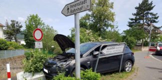Verkehrsunfall in der Pfalzgrafenstraße (Foto: Feuerwehr Neustadt)