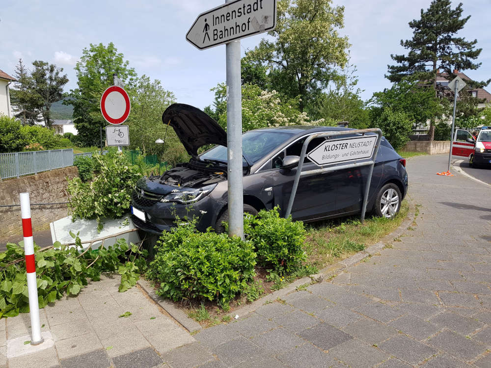 Verkehrsunfall in der Pfalzgrafenstraße (Foto: Feuerwehr Neustadt)