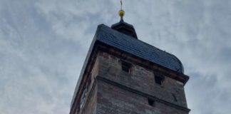 Der Kirchturm der Martinskirche (Foto: Prot. Kirchengemeinde Billigheim-Ingenheim)