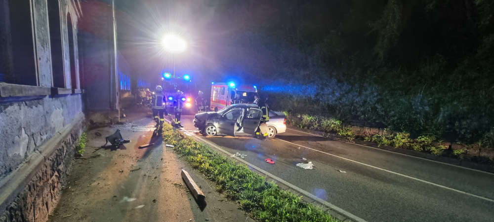 Verkehrsunfall in Höhe einer ehemaligen Papierfabrik (Foto: Feuerwehr VG Lambrecht)