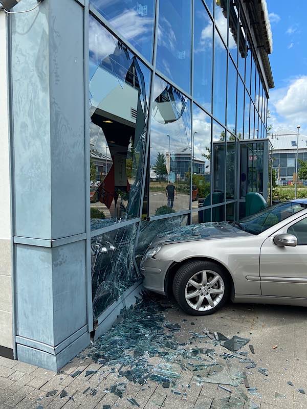 Verkehrsunfall am Mc Donalds (Foto: Polizei RLP)