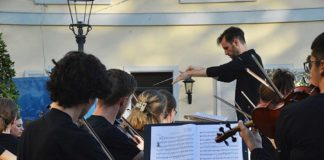 Das JugendSinfonieOrchester Mannheim unter der Leitung von Jan-Paul Reinke (Foto: LT)