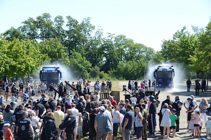 Demonstration der Wasserwerfer (Foto: Bundespolizei)