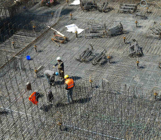 Symbolbild Baustelle Bauarbeiter (Foto: Pixabay/joffi)