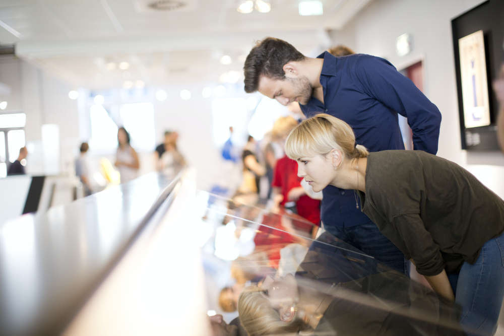 Am 9. Juli findet der Erlebnis-Samstag statt. Besucher können zum Beispiel durch die Ausstellung gehen, die Espresso-Bar besuchen oder an Werkrundfahrten teilnehmen. (Foto: BASF)