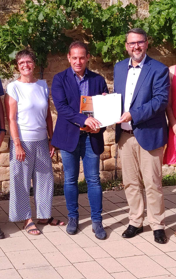 Ortsvorsteherin Silvia Kerbeck, Oberbürgermeister Marc Weigel (mit Brille), SGD-Präsident Prof. Dr. Hannes Kopf (Foto: Stadtverwaltung Neustadt)