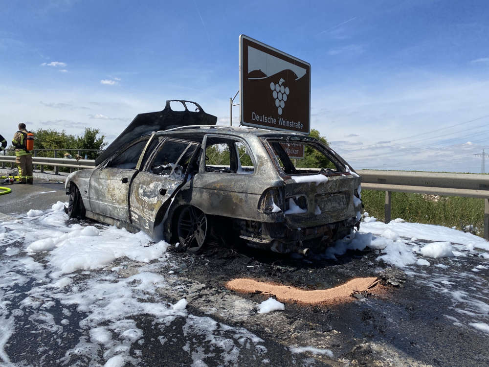 Der ausgebrannte PKW (Foto: Polizei RLP)