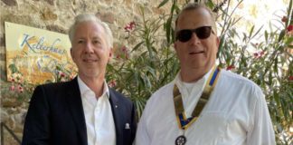 Thomas Vorländer (rechts) übernimmt zum 3.7.22 das Amt als Rotary Präsident 2022-2023 von Dr. Andreas Liermann (links). (Foto: Rotary Club Neustadt)