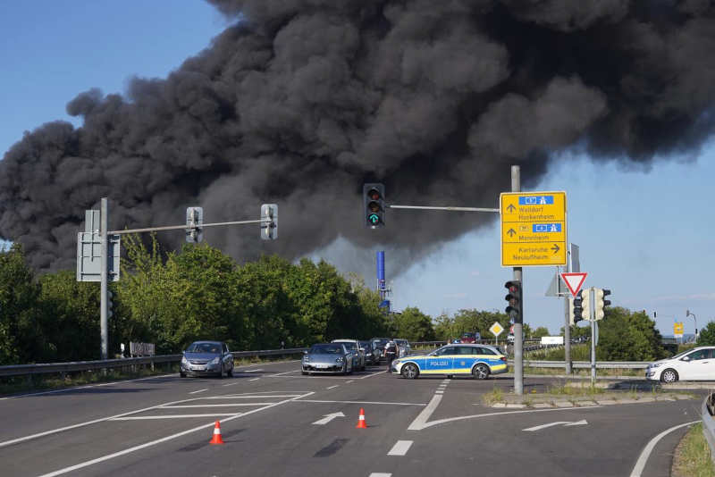 Brand im Wertstoffhof in Hockenheim - Foto: Holger Knecht