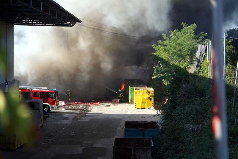 Brand im Wertstoffhof in Hockenheim - Foto: Holger Knecht