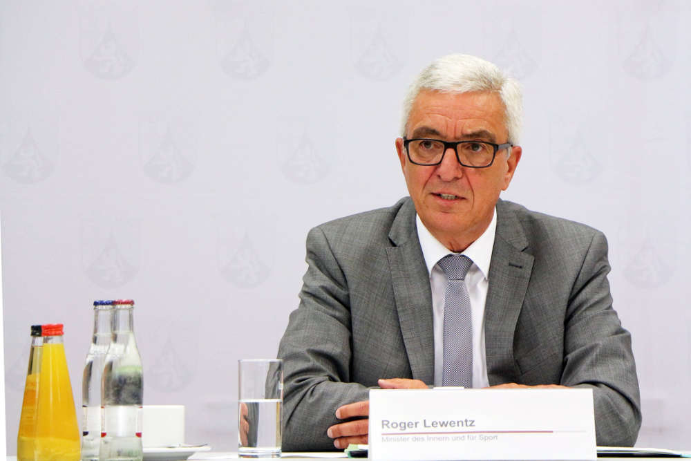 Innenminister Roger Lewentz stellt Planungen vor (Foto: MdI)