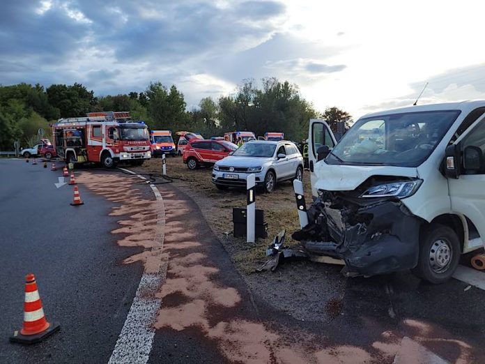 Verkehrsunfall (Foto: Feuerwehr Haßloch)