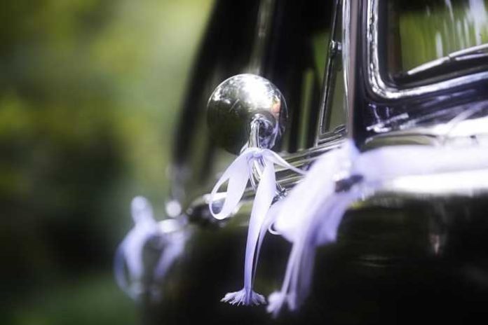 Symbolbild Hochzeit, Hochzeitswagen © Tonny Nijkrake on Pixabay