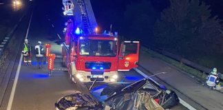 Unfallfahrzeug auf A61 (Foto: Polizei RLP)