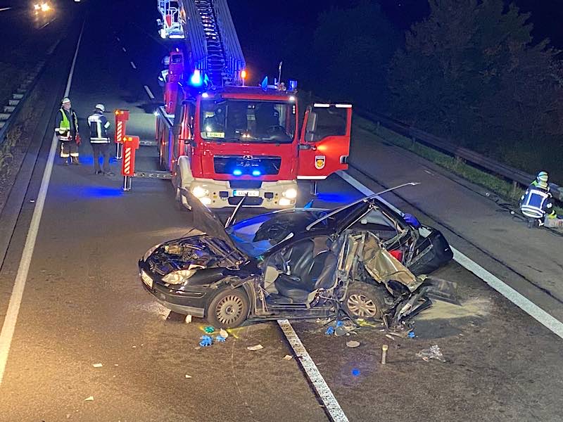 Unfallfahrzeug auf A61 (Foto: Polizei RLP)