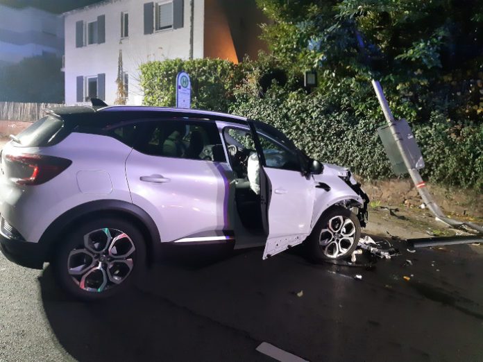 Unfall-mit-Straßenlaterne